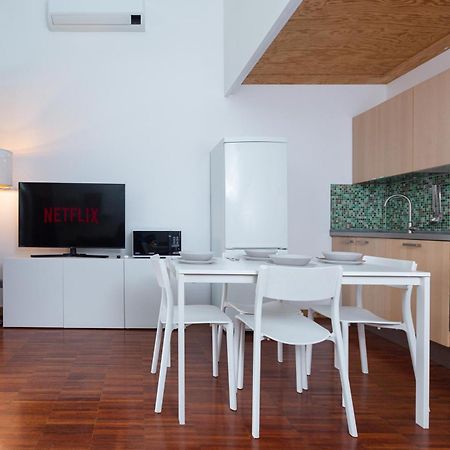 White And Brown Exclusive Loft With Terrace - Free Parking - M2 Station Apartment Milan Luaran gambar