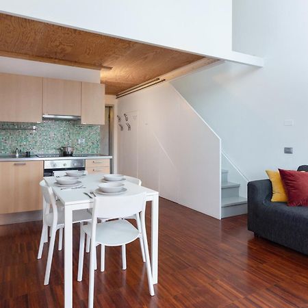 White And Brown Exclusive Loft With Terrace - Free Parking - M2 Station Apartment Milan Luaran gambar