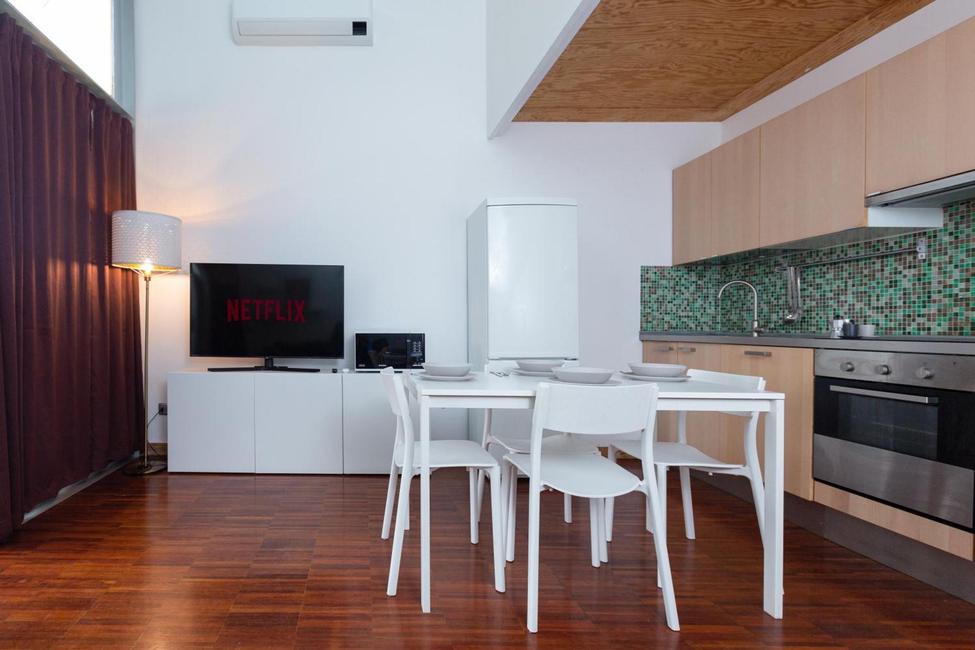 White And Brown Exclusive Loft With Terrace - Free Parking - M2 Station Apartment Milan Luaran gambar