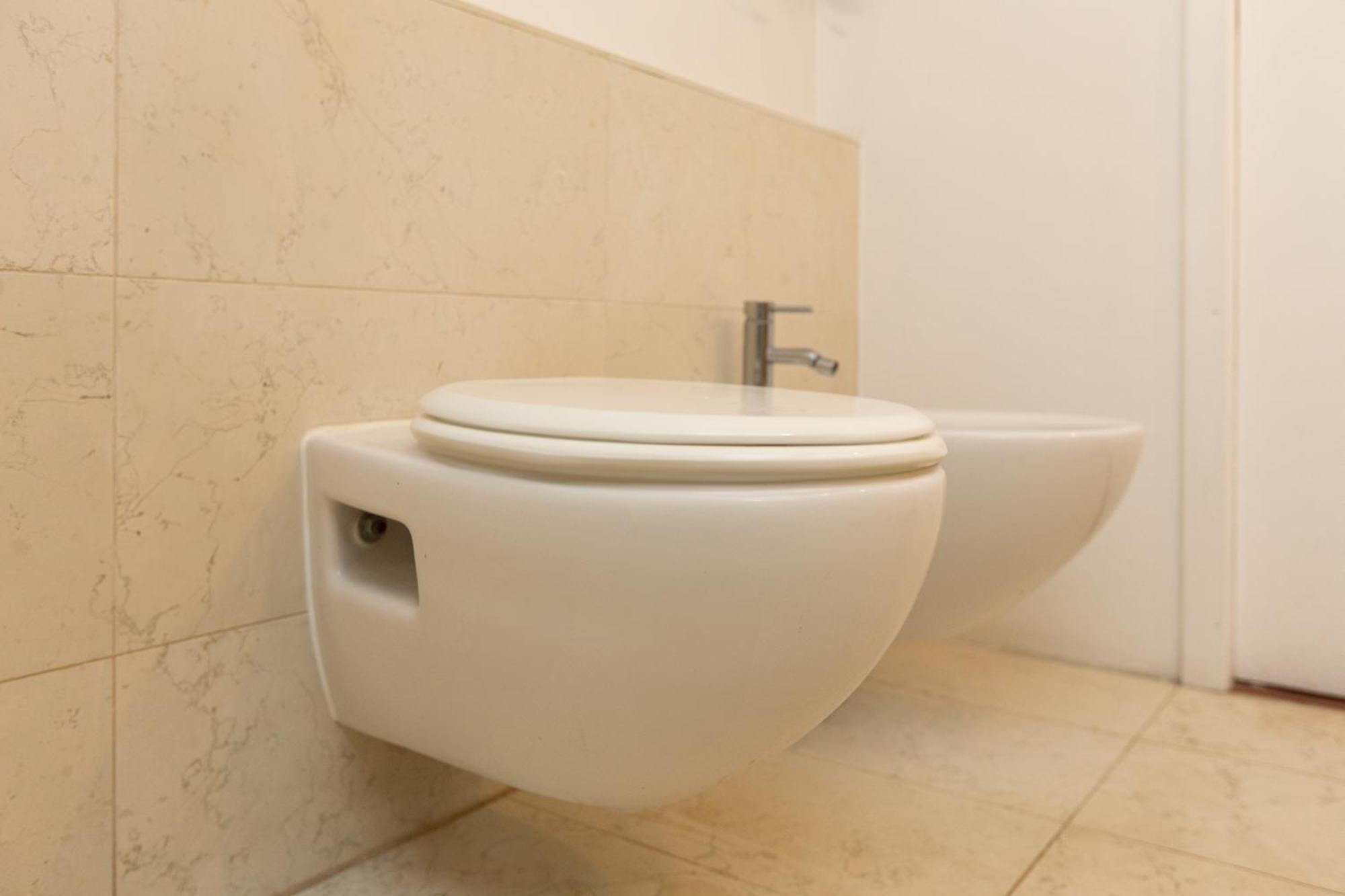 White And Brown Exclusive Loft With Terrace - Free Parking - M2 Station Apartment Milan Luaran gambar