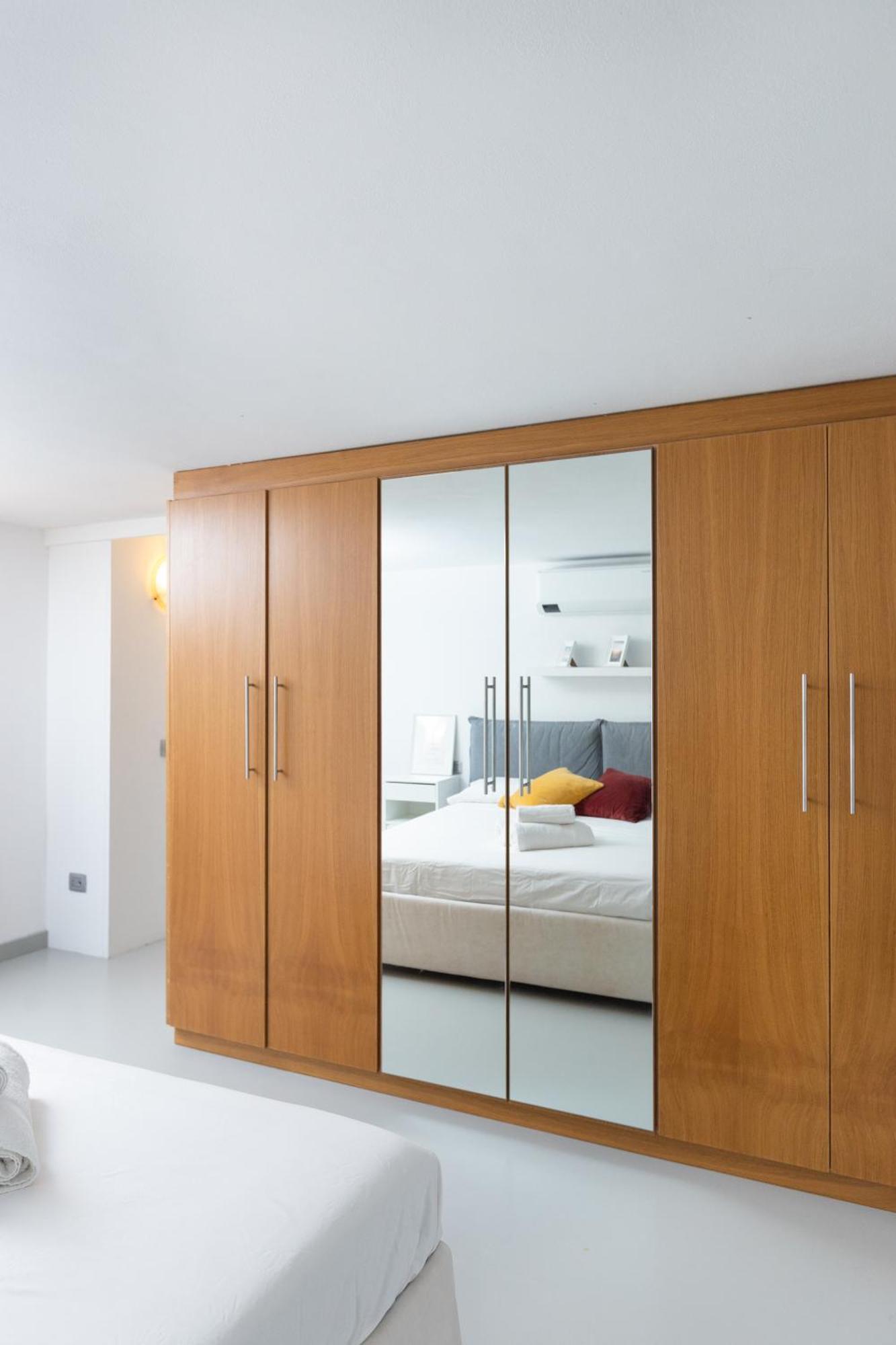 White And Brown Exclusive Loft With Terrace - Free Parking - M2 Station Apartment Milan Luaran gambar