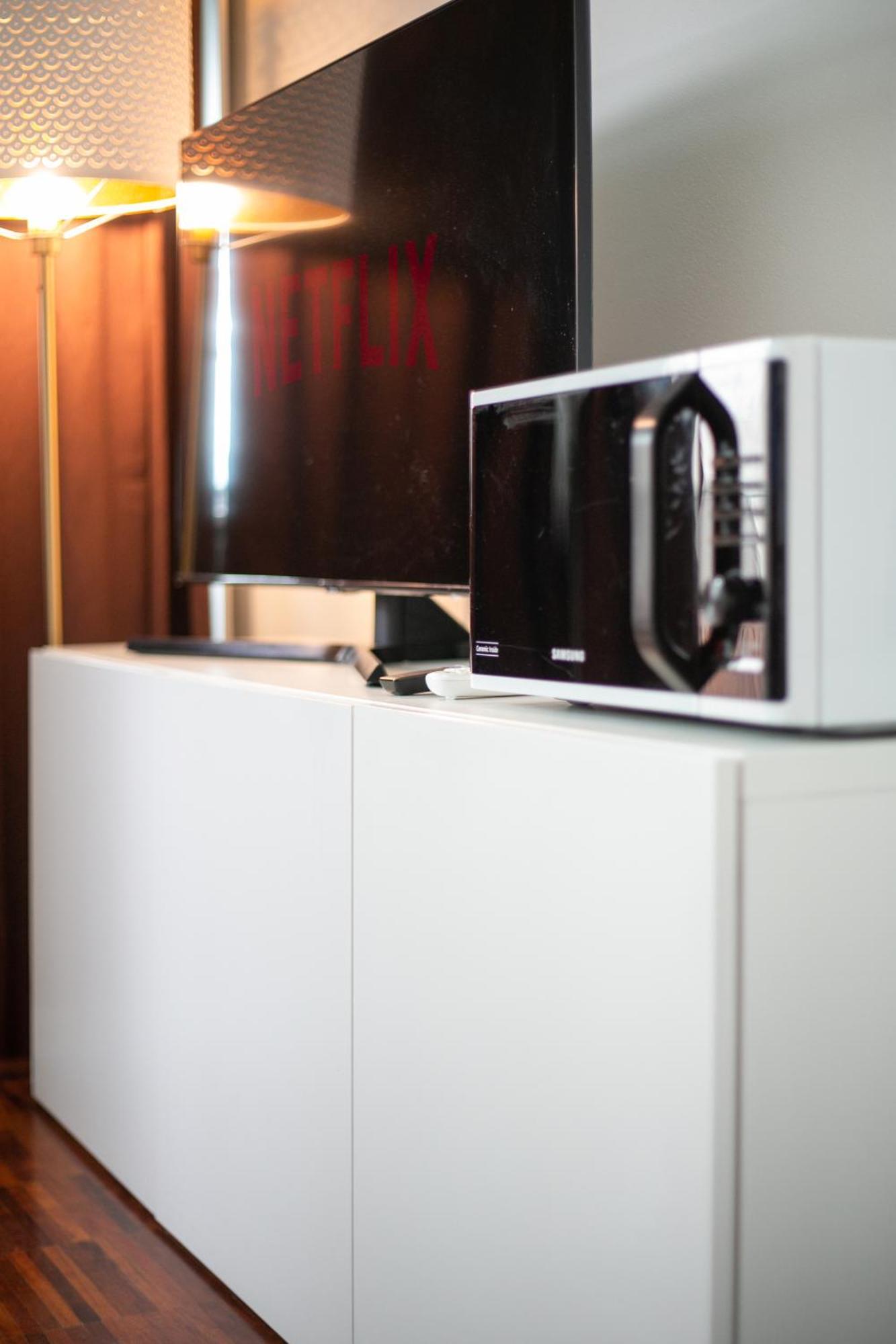 White And Brown Exclusive Loft With Terrace - Free Parking - M2 Station Apartment Milan Luaran gambar